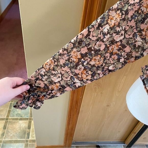 American Eagle • Chiffon Lace Up Blouse in Washed Black - Picture 15 of 15